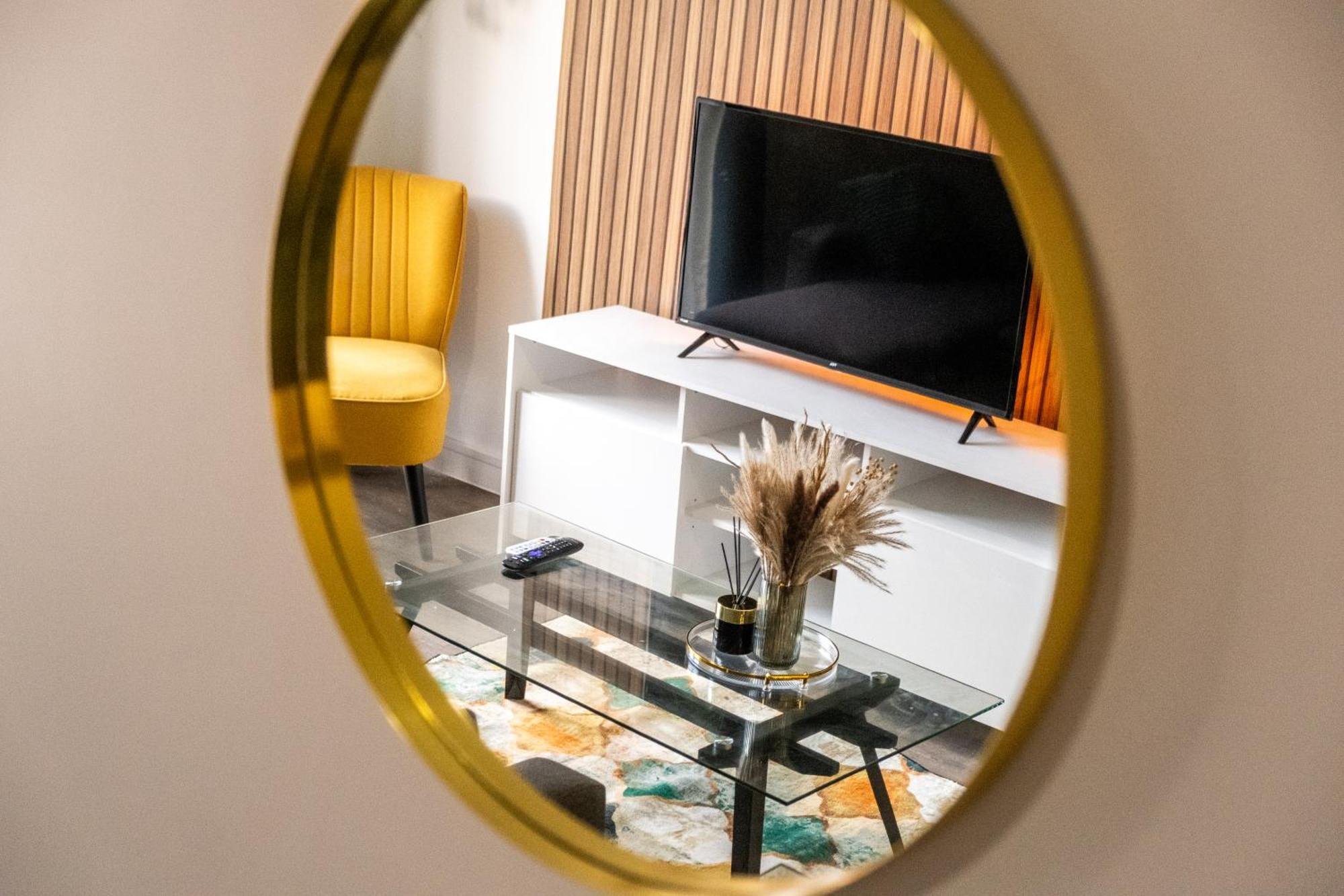City Centre Emerald Escape - Sleeps-6, 2Beds & 2Baths , Netflix , Free Internet Birmingham Bagian luar foto
