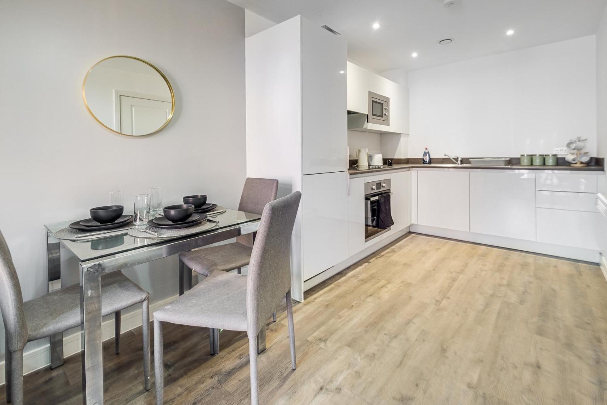 City Centre Emerald Escape - Sleeps-6, 2Beds & 2Baths , Netflix , Free Internet Birmingham Bagian luar foto