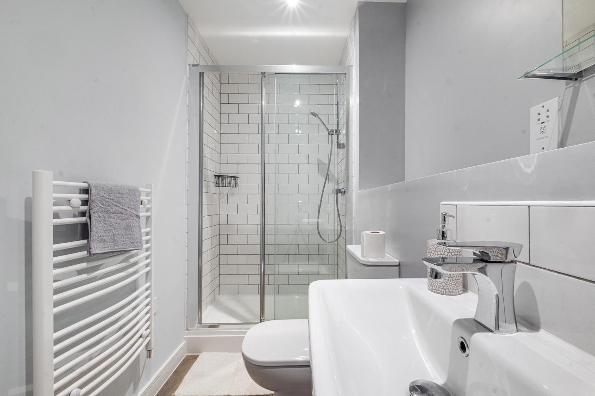 City Centre Emerald Escape - Sleeps-6, 2Beds & 2Baths , Netflix , Free Internet Birmingham Bagian luar foto