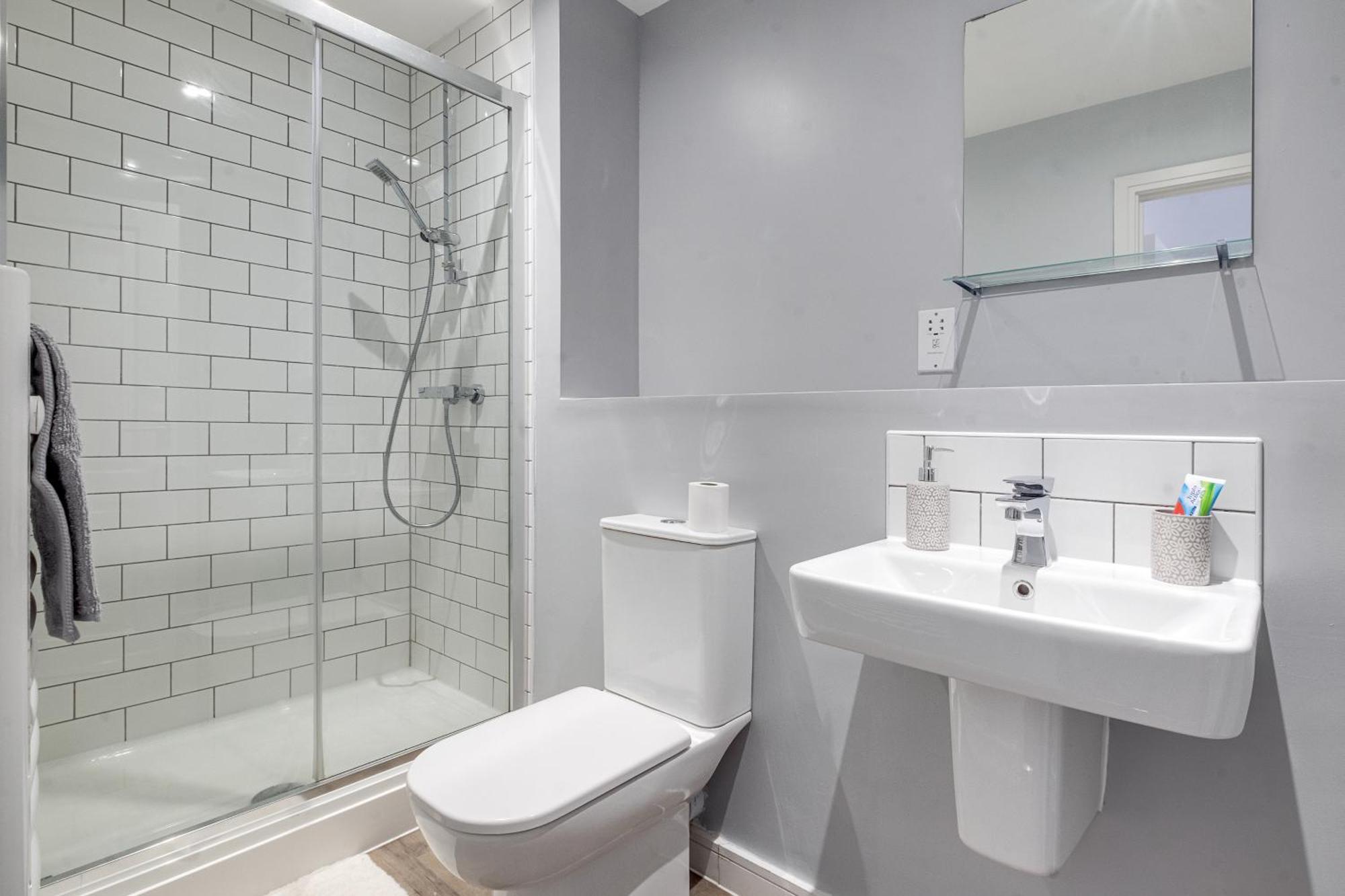 City Centre Emerald Escape - Sleeps-6, 2Beds & 2Baths , Netflix , Free Internet Birmingham Bagian luar foto