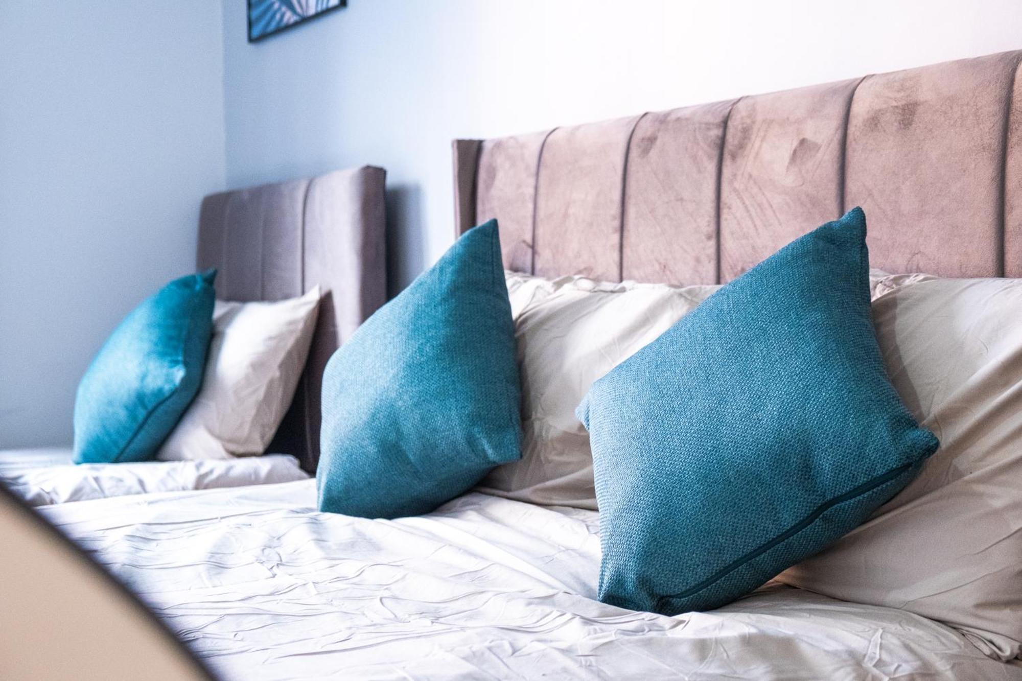 City Centre Emerald Escape - Sleeps-6, 2Beds & 2Baths , Netflix , Free Internet Birmingham Bagian luar foto