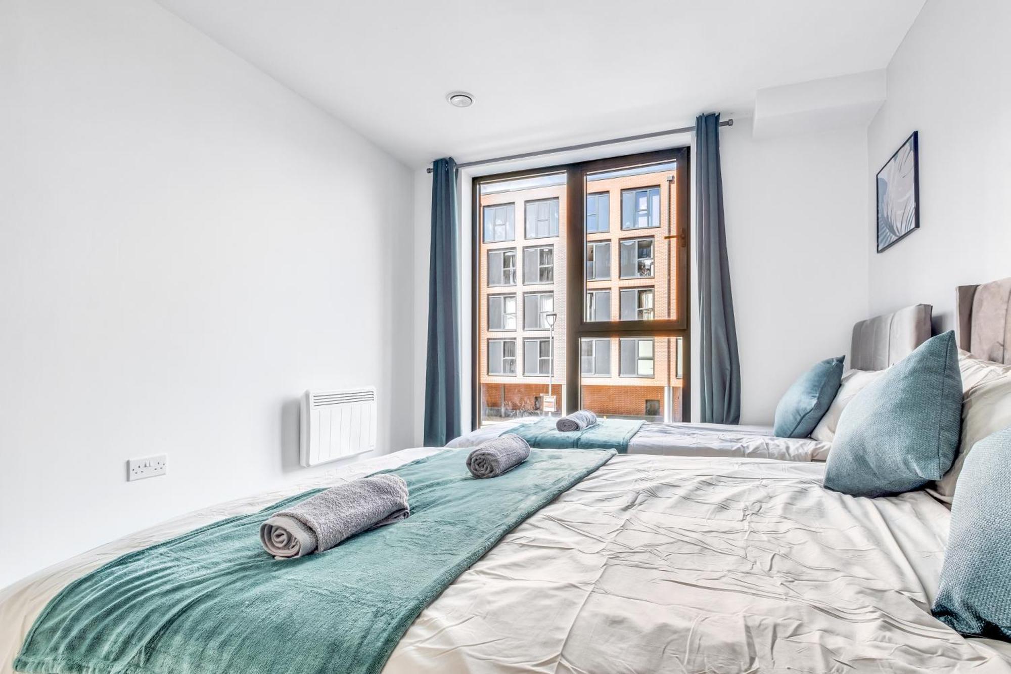 City Centre Emerald Escape - Sleeps-6, 2Beds & 2Baths , Netflix , Free Internet Birmingham Bagian luar foto