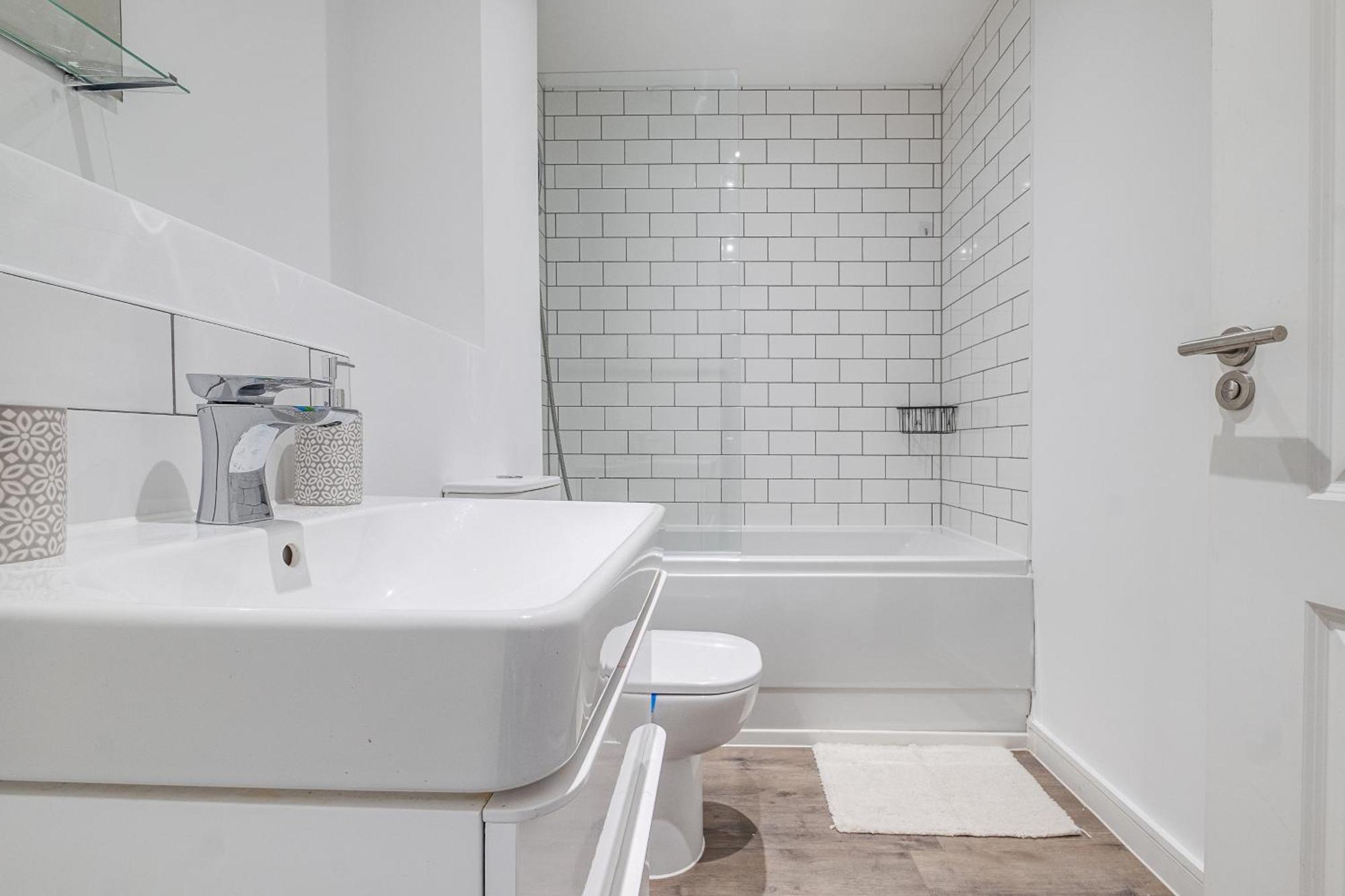 City Centre Emerald Escape - Sleeps-6, 2Beds & 2Baths , Netflix , Free Internet Birmingham Bagian luar foto