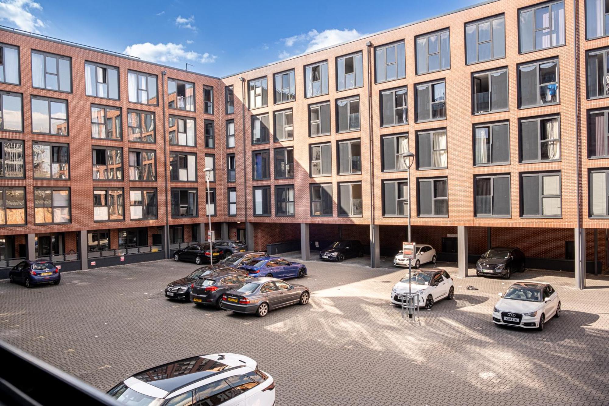 City Centre Emerald Escape - Sleeps-6, 2Beds & 2Baths , Netflix , Free Internet Birmingham Bagian luar foto