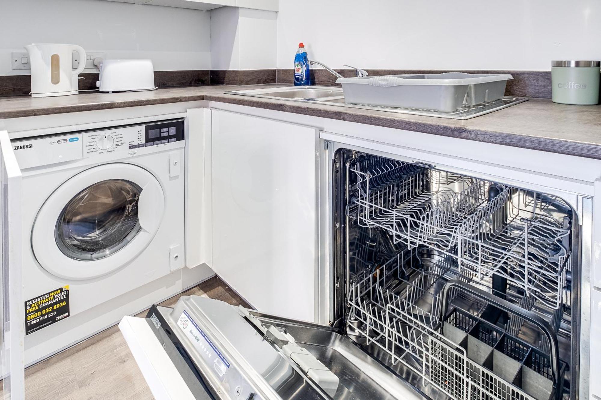 City Centre Emerald Escape - Sleeps-6, 2Beds & 2Baths , Netflix , Free Internet Birmingham Bagian luar foto